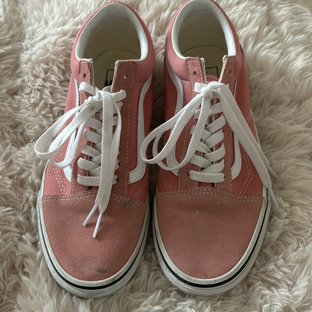 Women’s light pink Vans